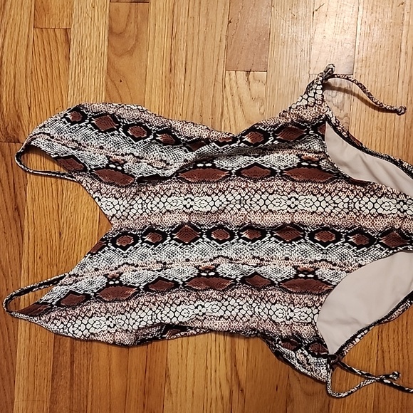 Snake skin bathing suit - Picture 2 of 3